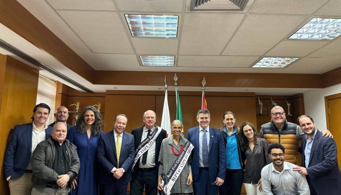 A ministra do Meio Ambiente, Marina Silva, durante visita à sede do Corinthians
             -       
        Divulgação