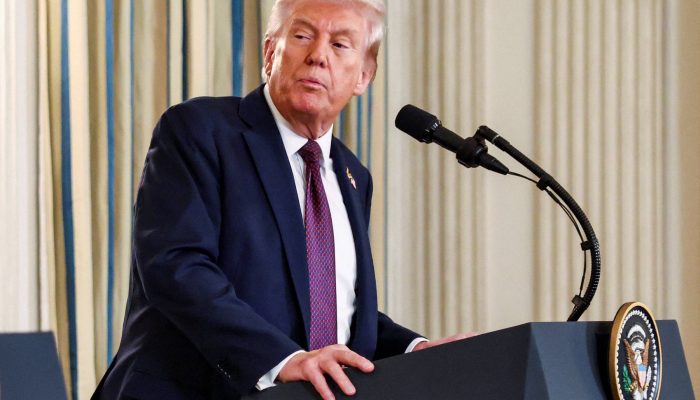 Trump impõe tarifa sobre madeira, armários e móveis - 29/09/2025 - Mercado