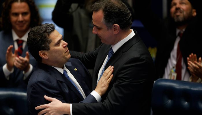 Alcolumbre mira reeleição ao rejeitar Messias - 30/04/2026 - Política