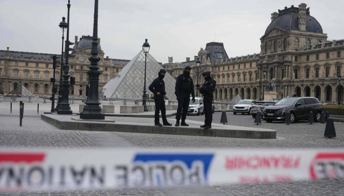 Museu do Louvre: Relatório revela falhas na segurança - 20/10/2025 - Mundo