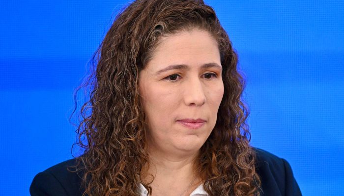 Governo anuncia reestruturação de carreiras públicas - 01/12/2025 - Mercado