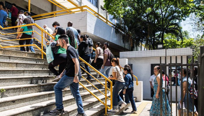 Candidatos do CNU no dia de aplicação da prova objetiva na Unip Tatuapé, na zona leste da capital paulista
             -       
        Rafaela Araújo - 5.out.2025/Folhapress