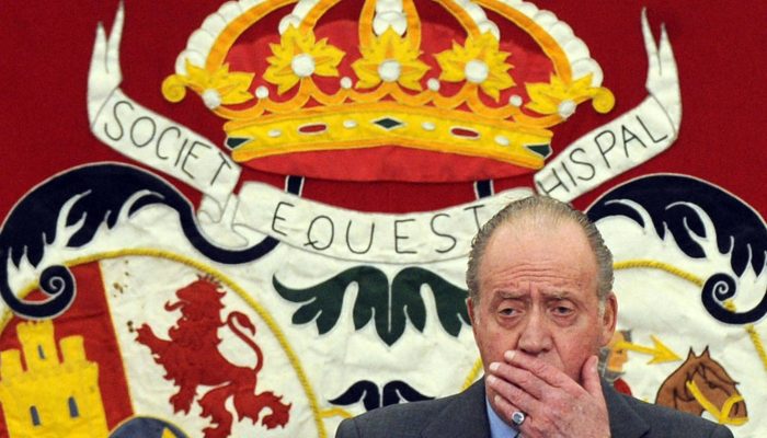 O rei espanhol Juan Carlos durante tourada na Cavalaria Real de Sevilha



             -       
        Cristina Quicler / 25.mar.2010/AFP