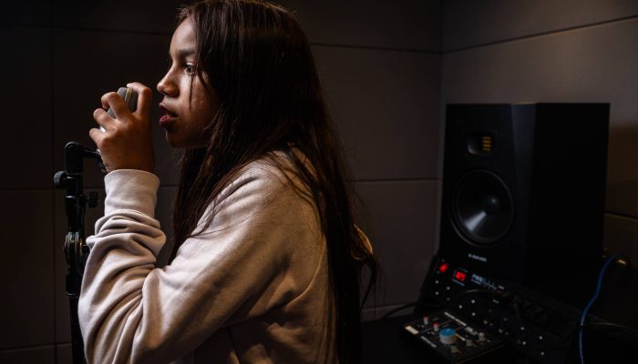 Aos 13 anos, MC Vitória desponta como nova voz do funk - 16/11/2025 - Mônica Bergamo