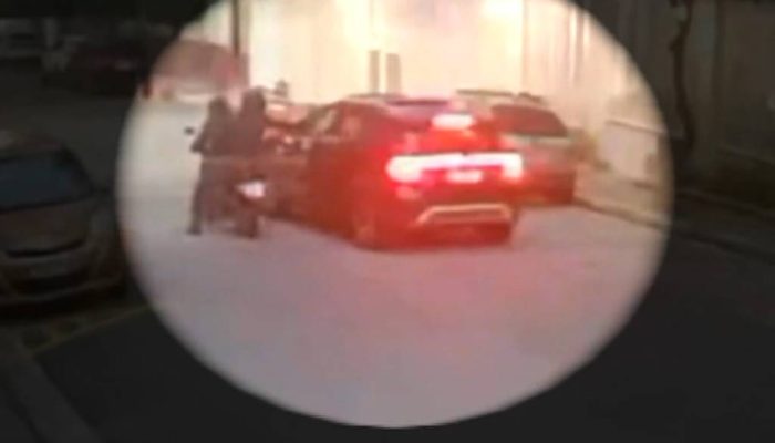 Momento em que criminosos atiram contra doleiro Luis Francisco Caselli, 61
             -       
        Reprodução/TV Globo