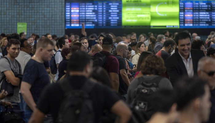 Carnaval: Azul anuncia 431 voos extras em 26 cidades - 25/11/2025 - Mercado
