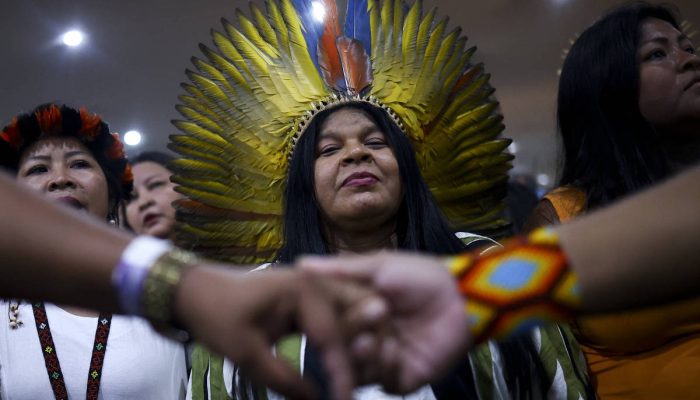 Sonia Guajajara passa por cirurgia após romper tendão de Aquiles - 26/11/2025 - Cotidiano