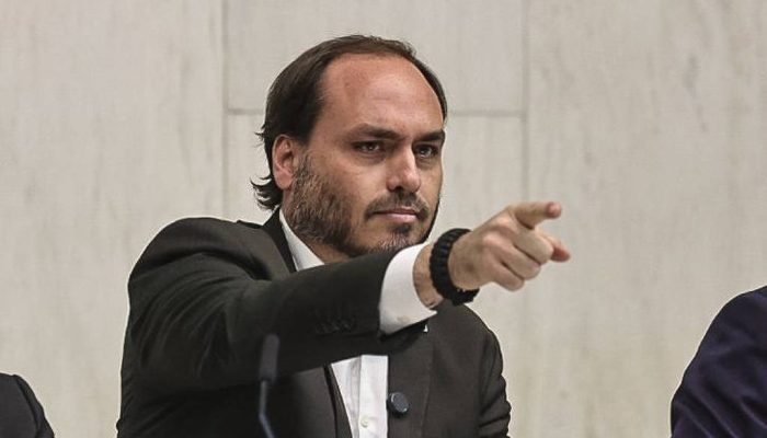 Carlos Bolsonaro (PL-RJ) recebe homenagem na Assembleia Legislativa de SP
             -       
        Rafaela Araújo/Folhapress