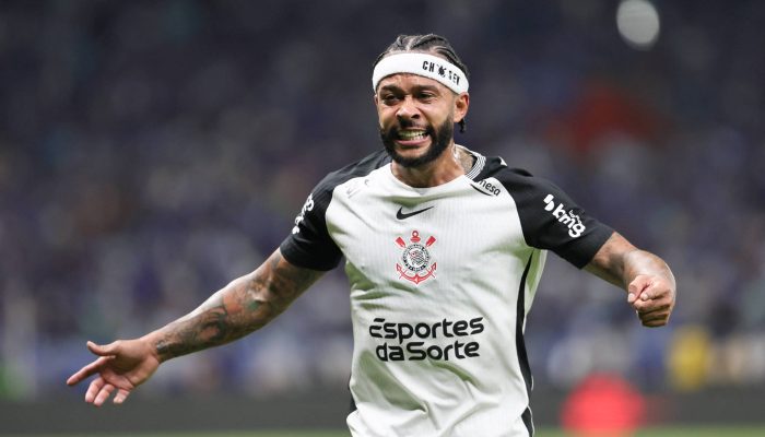 Memphis Depay comemora gol contra o Cruzeiro
             -       
        Gilson Lobo/AGIF/Folhapress