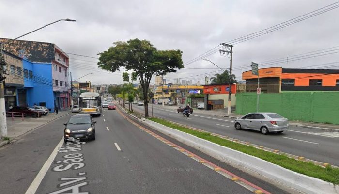 Motociclista morre após se enroscar em fio em São Paulo - 11/12/2025 - Cotidiano