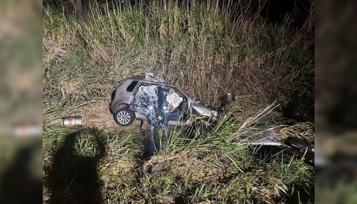 Foto: Cinco pessoas morrem após acidente entre carro e caminhão em Arapongas