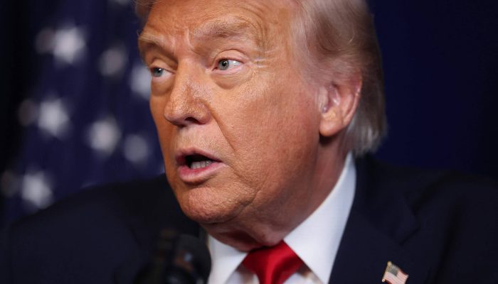 O presidente dos EUA, Donald Trump, em entrevista a jornalistas, em 29 de dezembro de 2025, em Palm Beach, Flórida (EUA)
             -       
        JOE RAEDLE/Getty Images via AFP