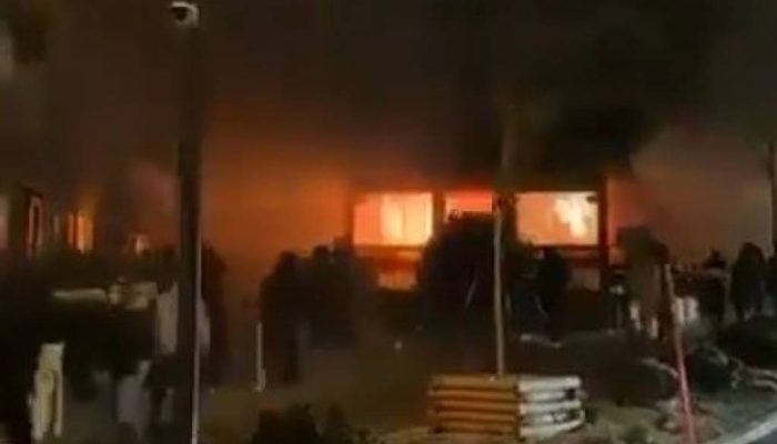 Explosão de bar deixa vários mortos na Suíça - 01/01/2026 - Mundo