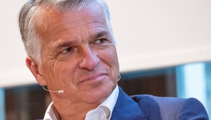 CEO do UBS planeja deixar o cargo em abril de 2027 - 13/01/2026 - Economia