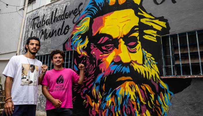 Noah Brandsch, 21 (à esquerda), e Pedro Pequini Ferreira, 26, líderes da Faísca Revolucionária, do coletivo Faísca, que atua a partir da Casa Marx, em São Paulo
             -       
        Rafaela Araújo/Folhapress