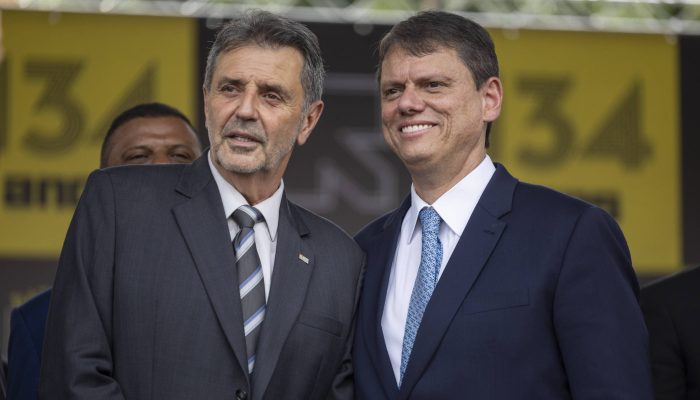 O governador de São Paulo, Tarcísio de Freitas, o e secretário da Segurança, Osvaldo Nico Gonçalves, durante evento em São Paulo no final de 2025
             -       
        Danilo Verpa -  1º.dez.25 /Folhapress
