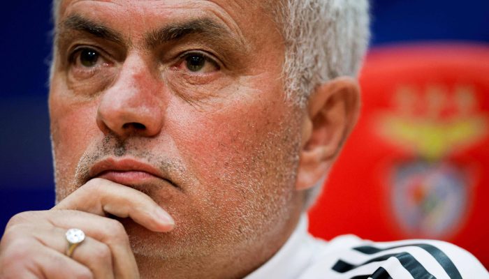 José Mourinho volta aos holofotes na Europa - 08/02/2026 - Esporte