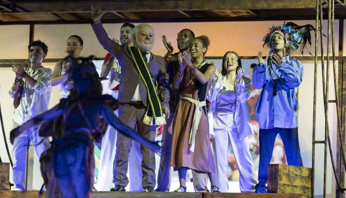 Desfile da escola de samba Acadêmicos de Niterói, com o enredo "Lula, o operário do Brasil", no primeiro dia de desfile do grupo especial das escolas de samba do Rio de Janeiro, na Marques de Sapucaí.
             -       
        Eduardo Anizelli/Folhapress