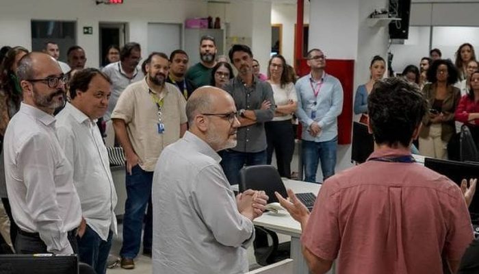 Andre Basbaum, presidente da EBC, fala com funcionários da empressa em assembléia
             -       
        Divulgação