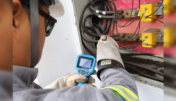 Homem pula muro e foge após ser flagrado furtando energia elétrica