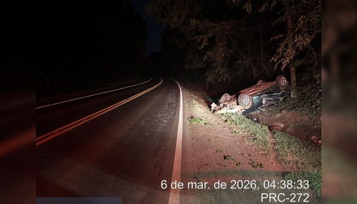 Motorista fica ferido após capotar carro na PRC-272 em Faxinal