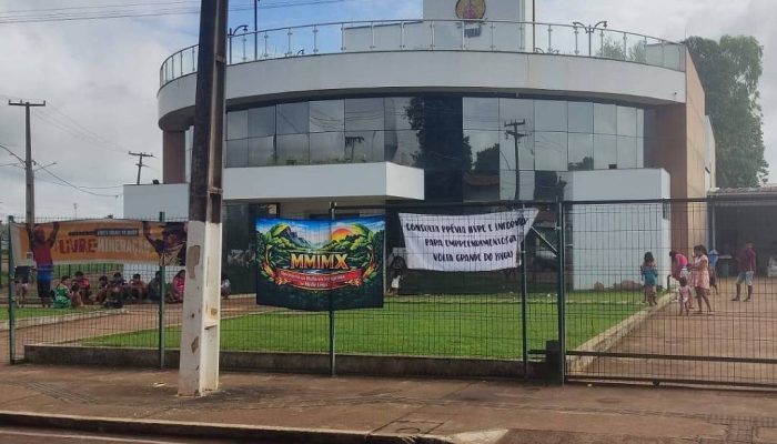 Indígenas acampam em prédio da Funai contra mineração - 06/03/2026 - Ambiente