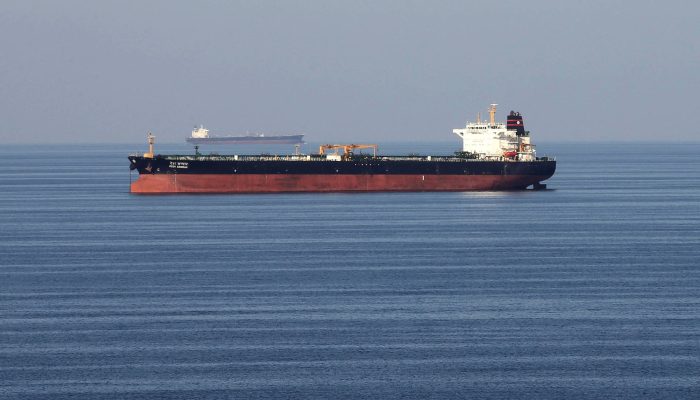 Barril de petróleo supera os US$ 100 - 08/03/2026 - Economia