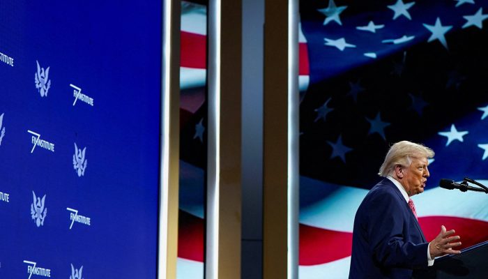 Trump reformula tarifas sobre metais e remédios - 02/04/2026 - Economia
