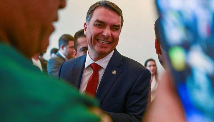 Reportagem do Financial Times faz um perfil de Flávio Bolsonaro
             -       
        Reuters