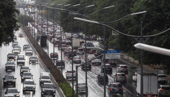 Governo quer restringir obrigação de exame médico a grupos específicos de motoristas, em fez de exigência universal 
             -       
        Eduardo Knapp - 12.mar.26/Folhapress