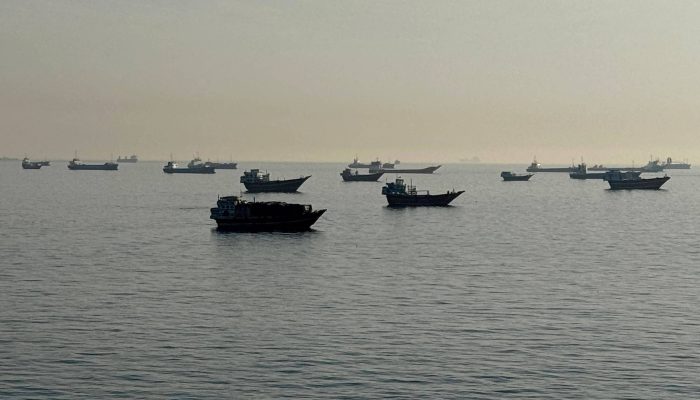 Número de navios em Hormuz voltará ao nível pré-guerra em 30 dias sob possível acordo, diz agência do Irã - 24/05/2026 - Economia