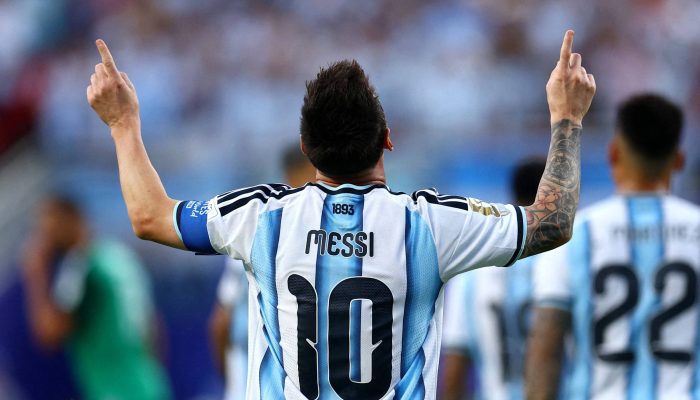 Messi celebra seu terceiro gol contra a Argélia 
             -       
        Claudia Greco/Reuters