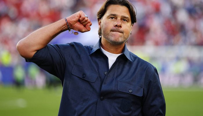 Técnico Mauricio Pochettino agradece o apoio da torcida no estádio Levi´s após a vitória sobre a Bósnia e Herzegovina
             -       
        Carlos Barria/Reuters