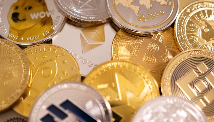Ações ligadas a criptomoedas avançam após Trump assinar lei de stablecoins