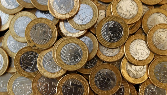 Juros futuros fecham perto da estabilidade em dia de IPCA-15 e alta do dólar