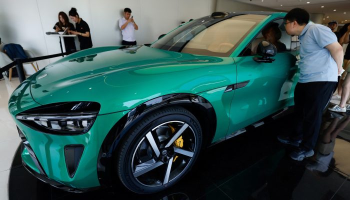 Xiaomi lança carro elétrico YU7 com preço inferior ao do Model Y da Tesla