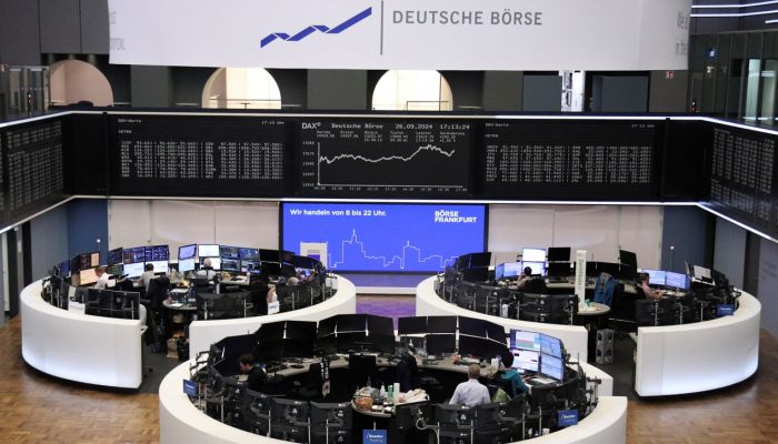 Bolsas europeias fecham em queda com menor liquidez e cenário geopolítico cauteloso