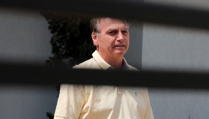 Moraes autoriza ida de grupo de oração à casa de