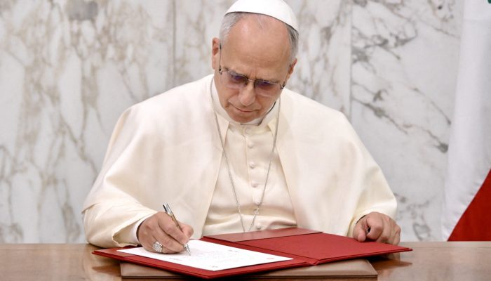 Papa Leão leva mensagem de paz ao Líbano, alvo de ataques israelenses