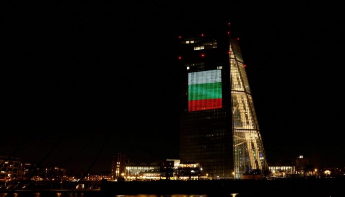 Bulgária celebra a entrada na zona do euro; moeda lev vira história | Mundo