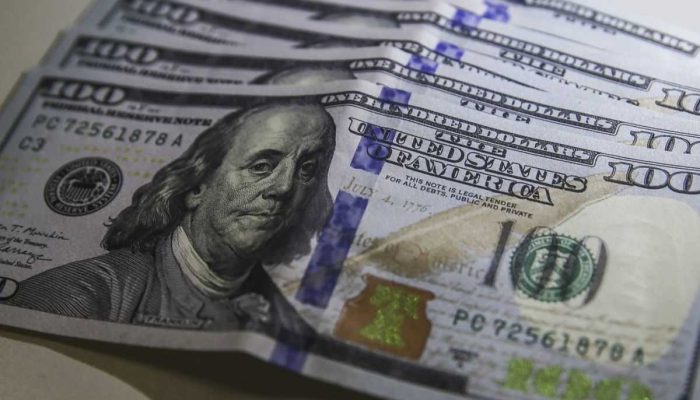 Dólar à vista salta a R$ 5,62 por temor sobre tarifas dos EUA - 10/07/2025