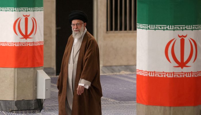 Irã confirma que líder Khamenei está morto