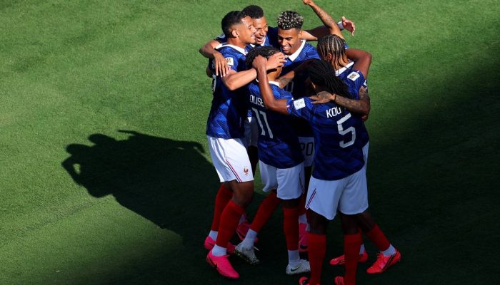 Mbappé destrava jogo duro, passa Pelé e comanda vitória da França sobre Senegal