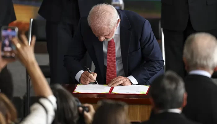 Lula veta integralmente o chamado 'PL da Dosimetria'; oposição reage