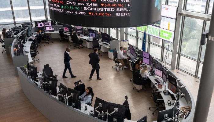 Bolsas da Europa recuam com foco no Oriente Médio e decisão do BCE | Finanças