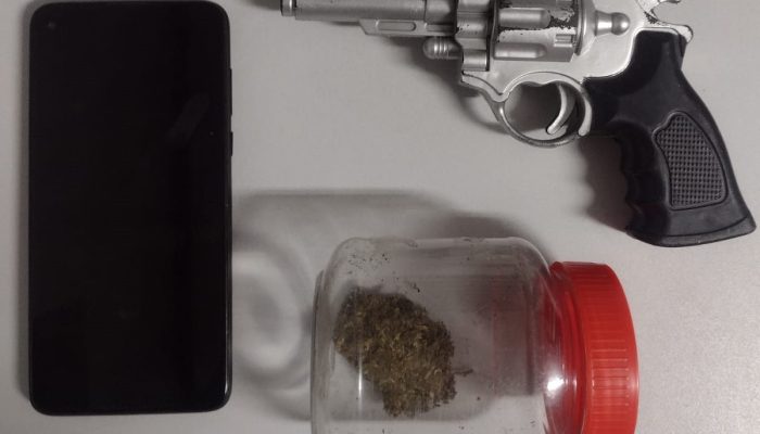 1 de 1Revólver de brinquedo foi apreendido em Presidente Prudente (SP) — Foto: Polícia Civil