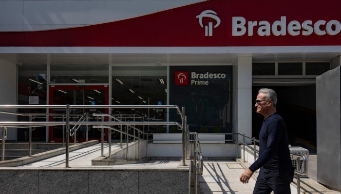 Bancos privados fecham 2,3 mil agências em 2025, mas despesas ainda sobem