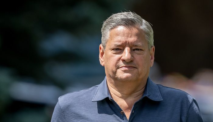 Co-CEO da Netflix explica por que desistiu da disputa pela Warner Bros