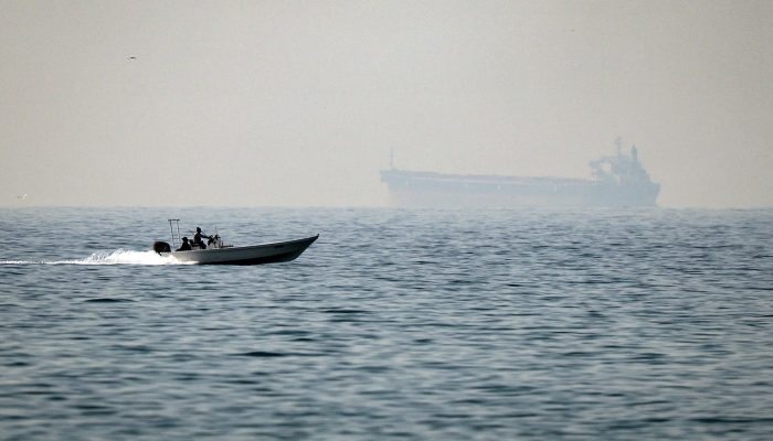Irã não vai fechar Estreito de Ormuz, afirma enviado do Irã à ONU