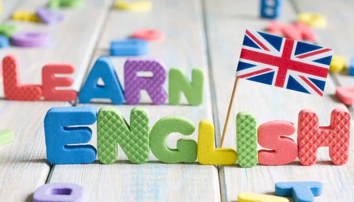 Cursos gratuitos de inglês abrem 10 mil vagas; saiba como se inscrever